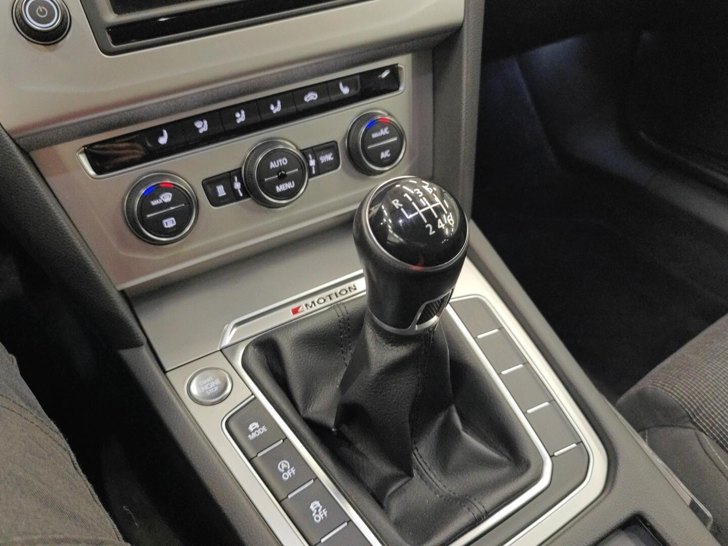 VOLKSWAGEN Passat 2017