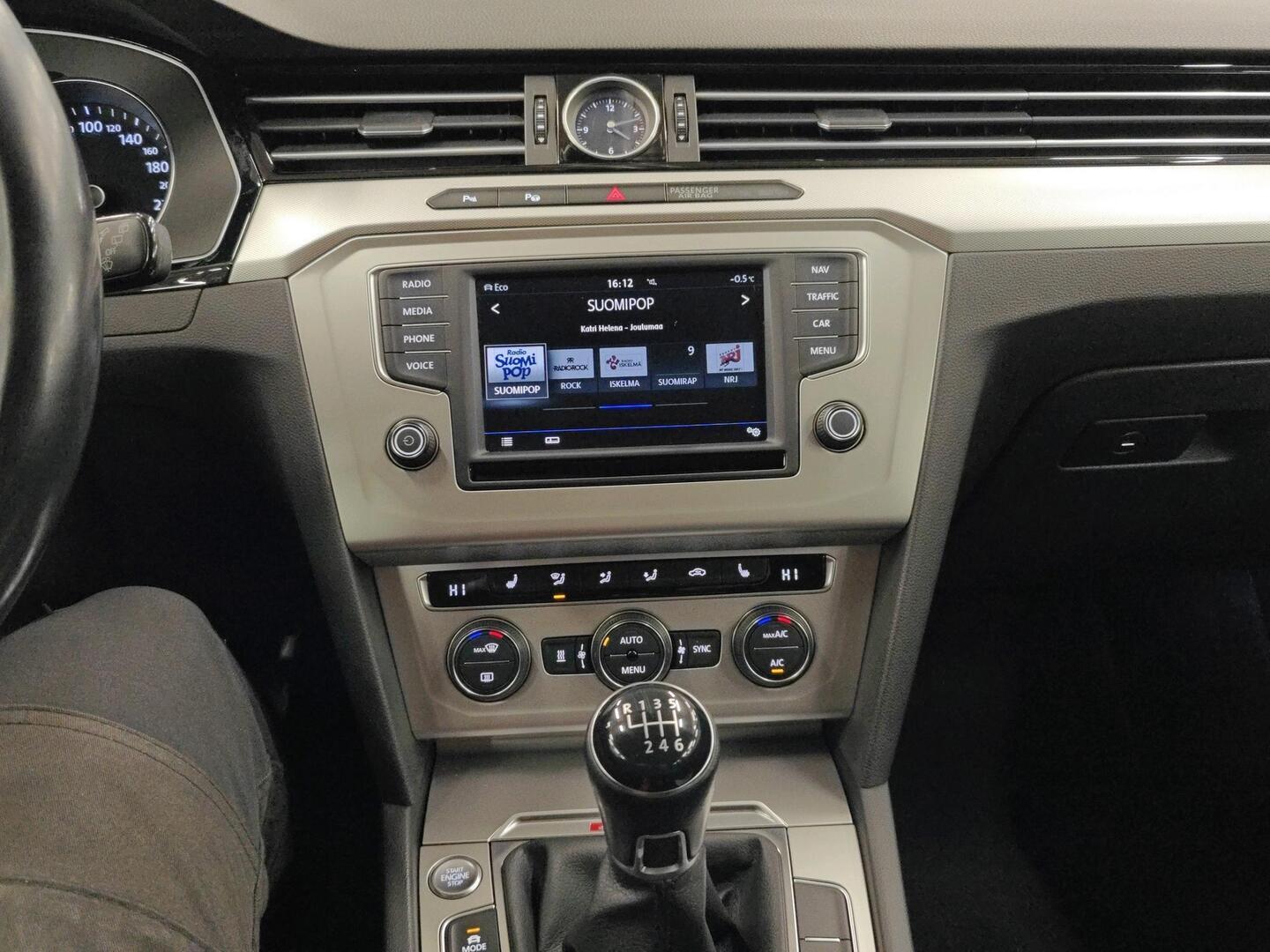 VOLKSWAGEN Passat 2017