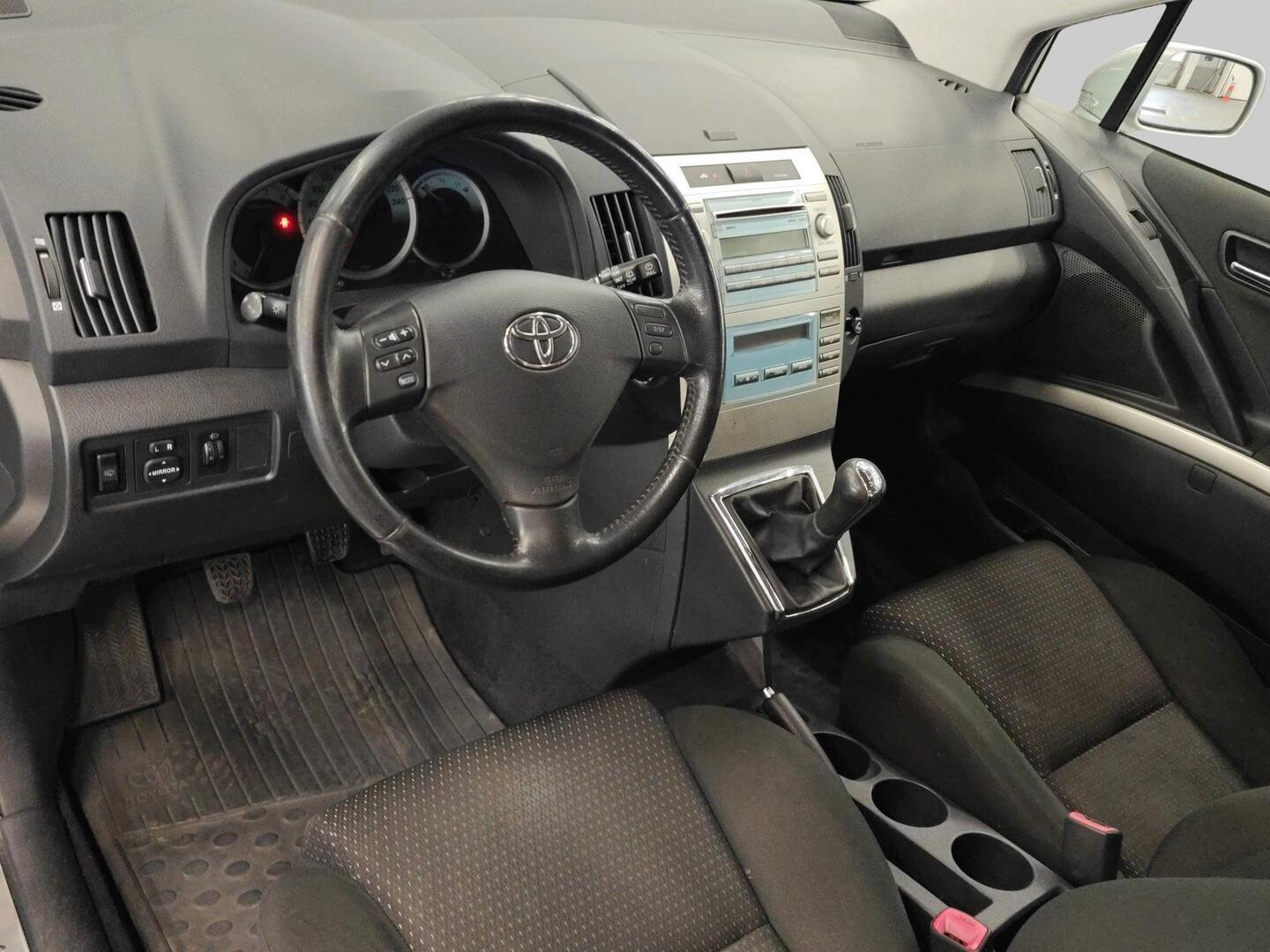 TOYOTA Corolla Verso 2008
