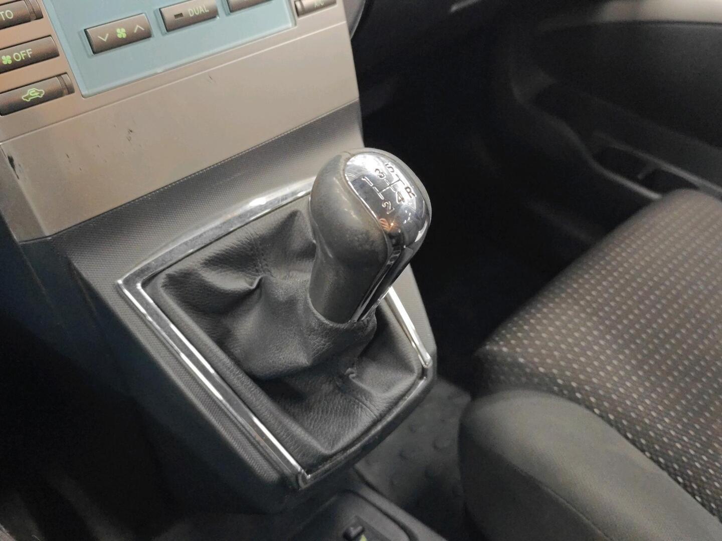 TOYOTA Corolla Verso 2008