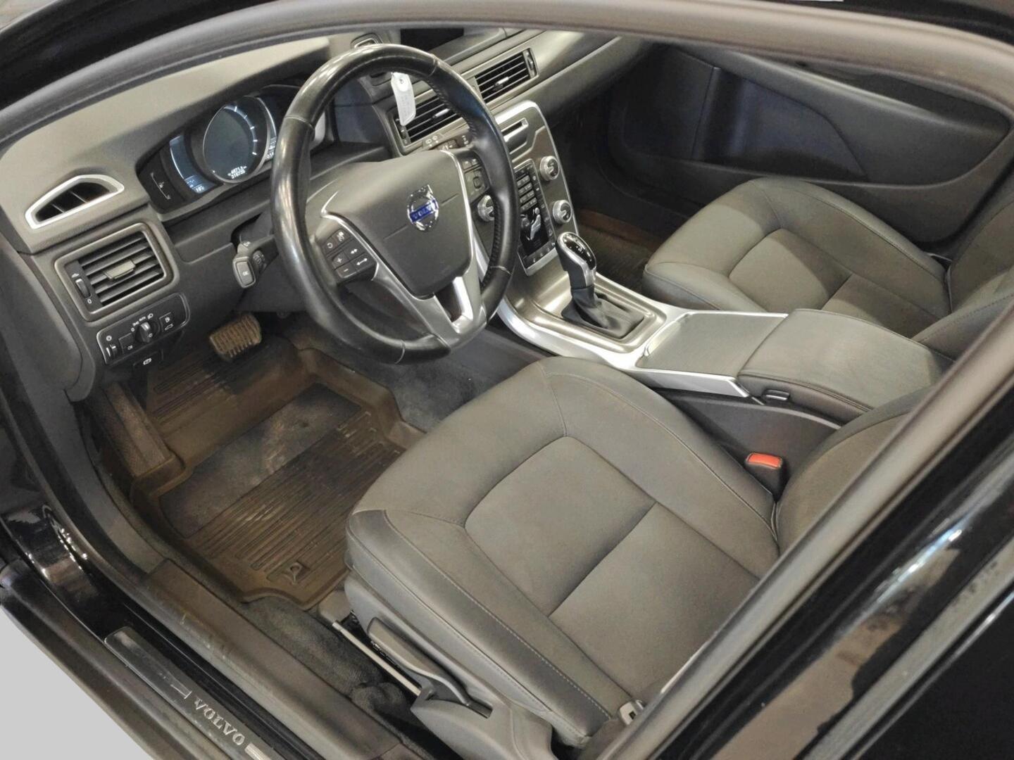 VOLVO XC70 2015