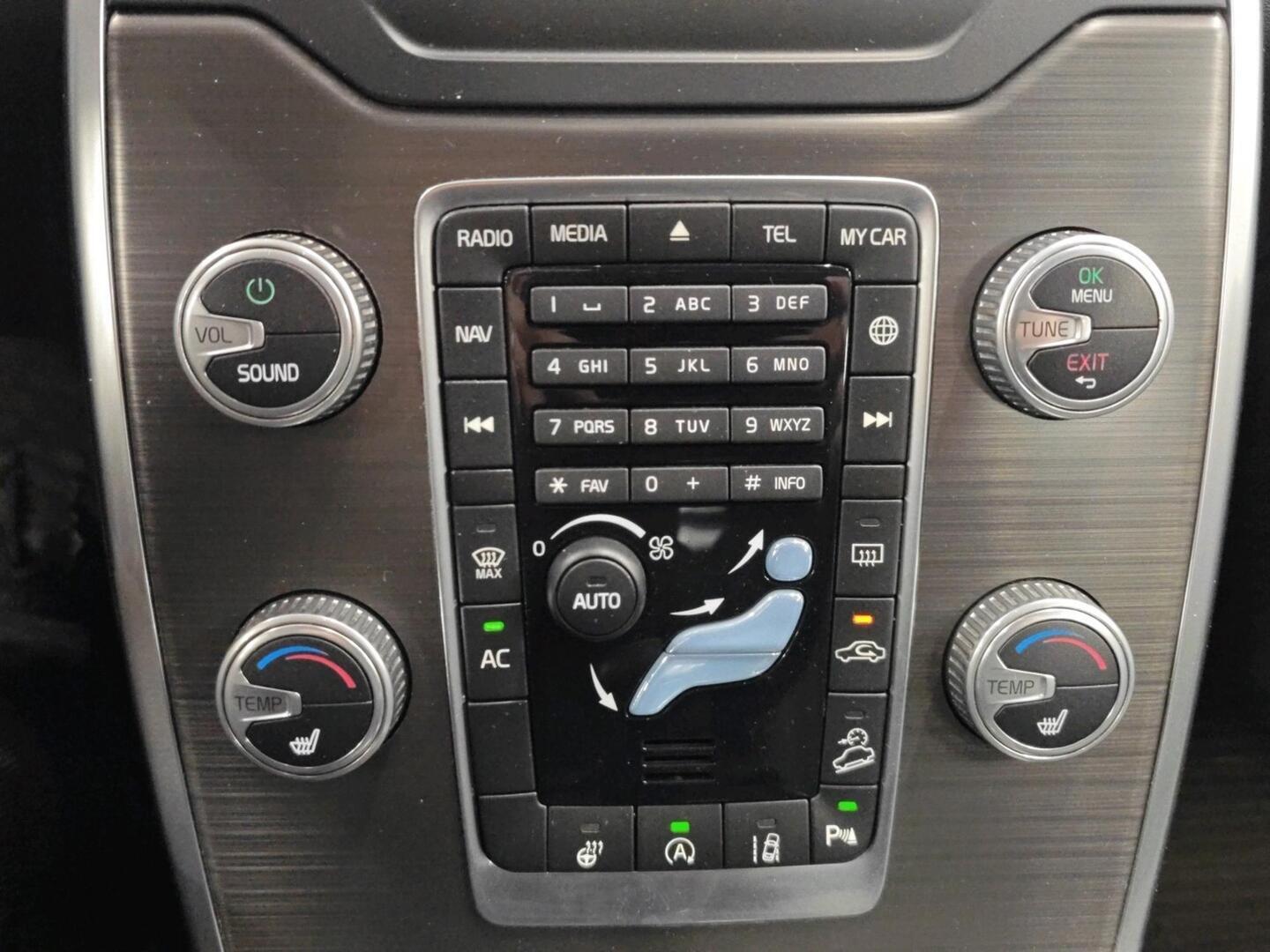 VOLVO XC70 2015
