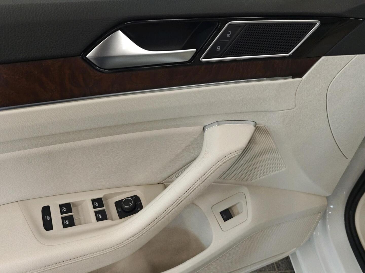 VOLKSWAGEN Passat 2016
