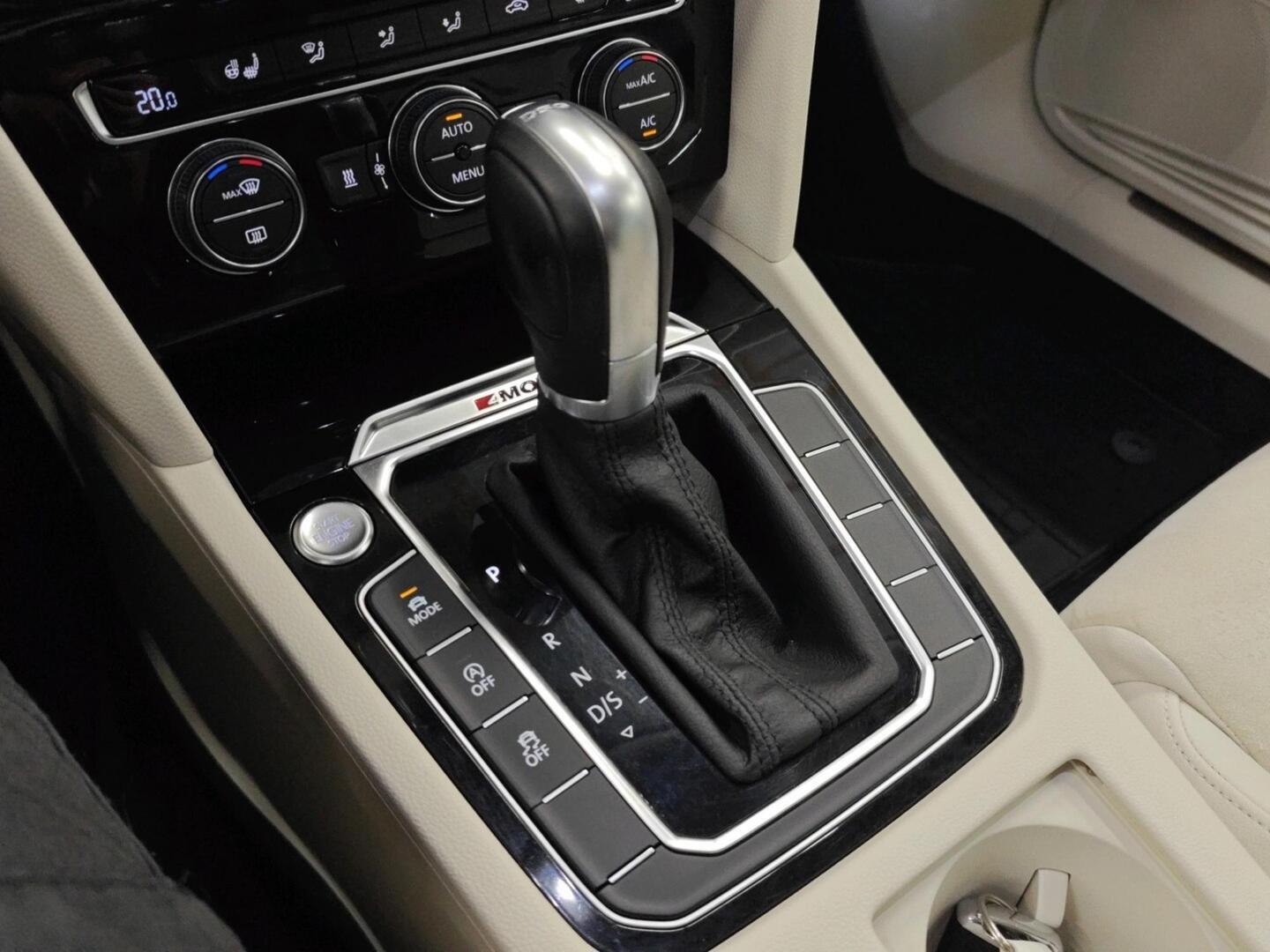 VOLKSWAGEN Passat 2016