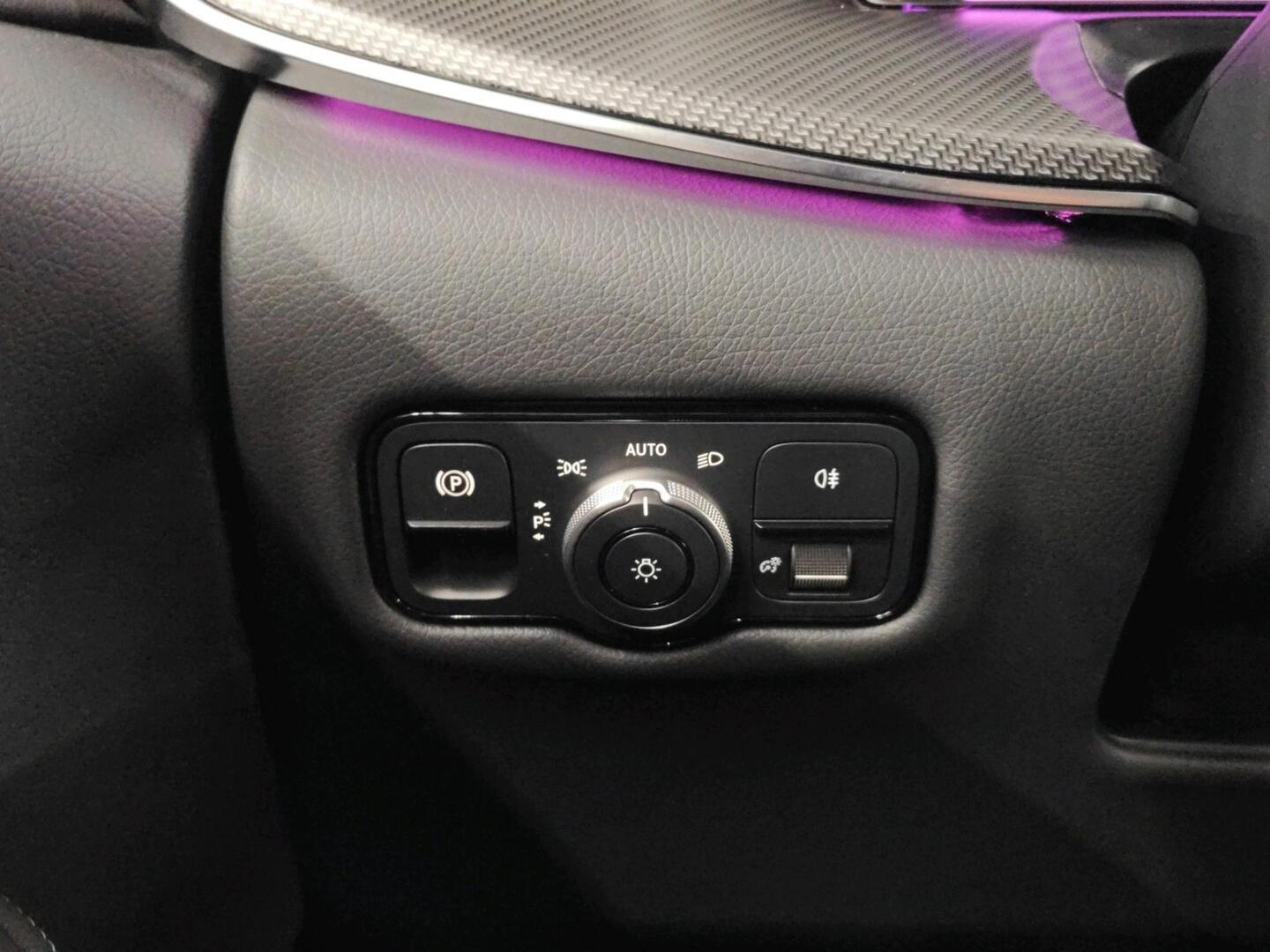 MERCEDES-BENZ V 2025