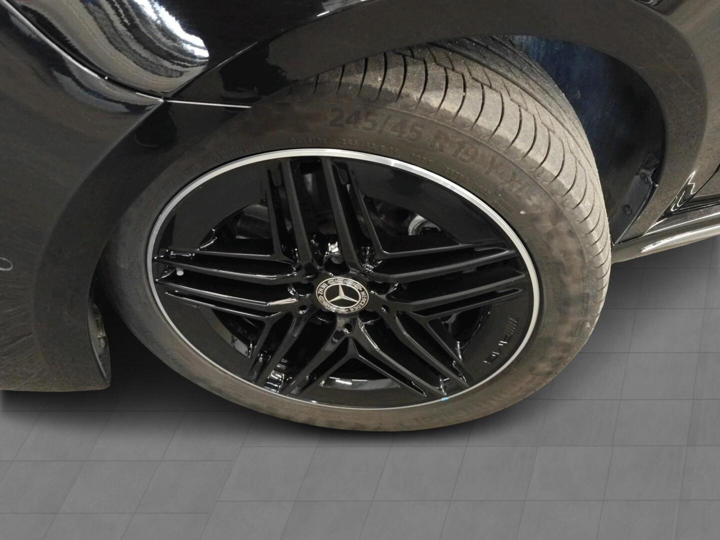 MERCEDES-BENZ V 2025