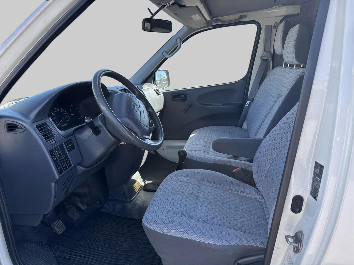 TOYOTA HIACE 2006
