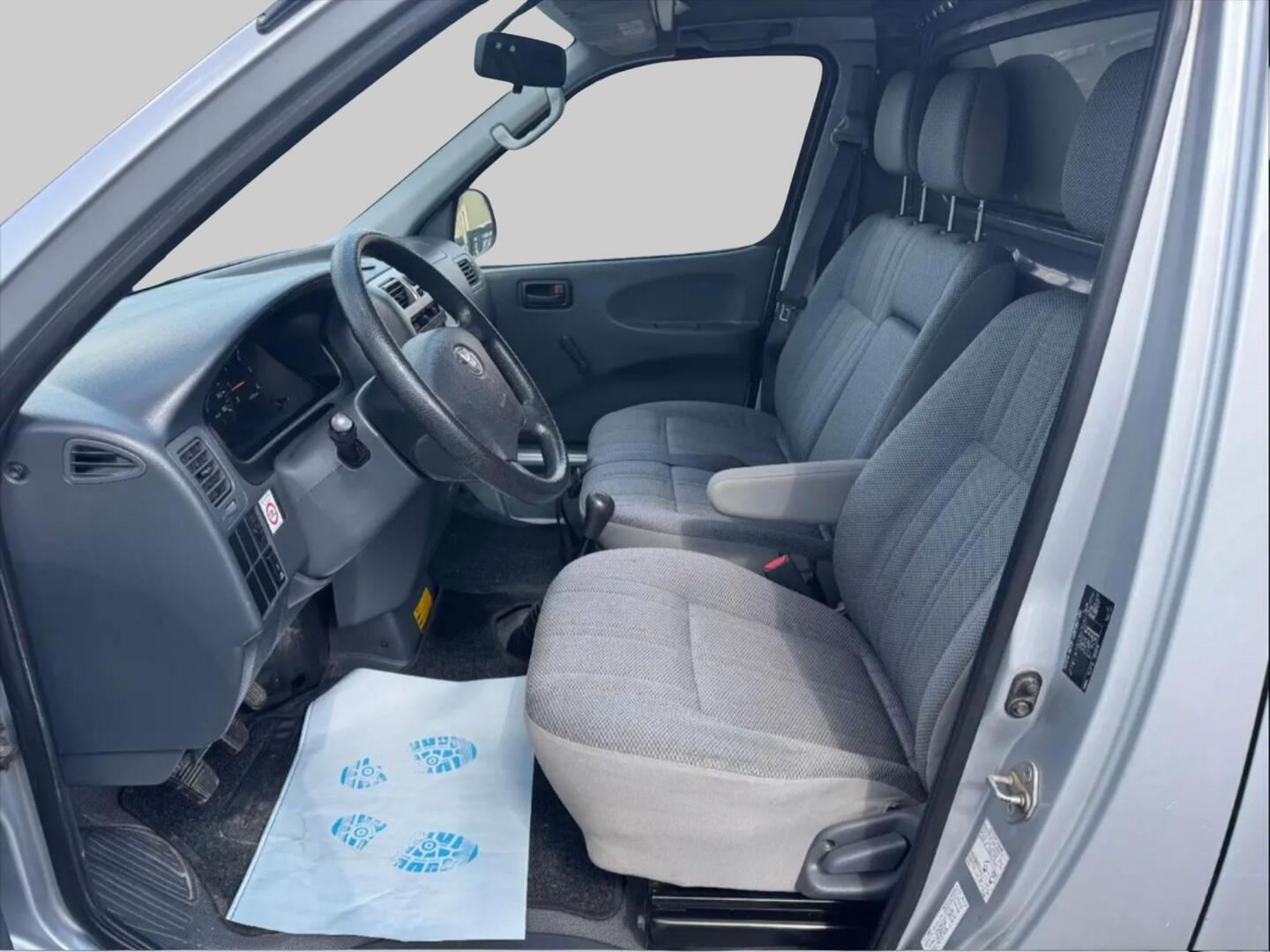 TOYOTA HIACE 2008