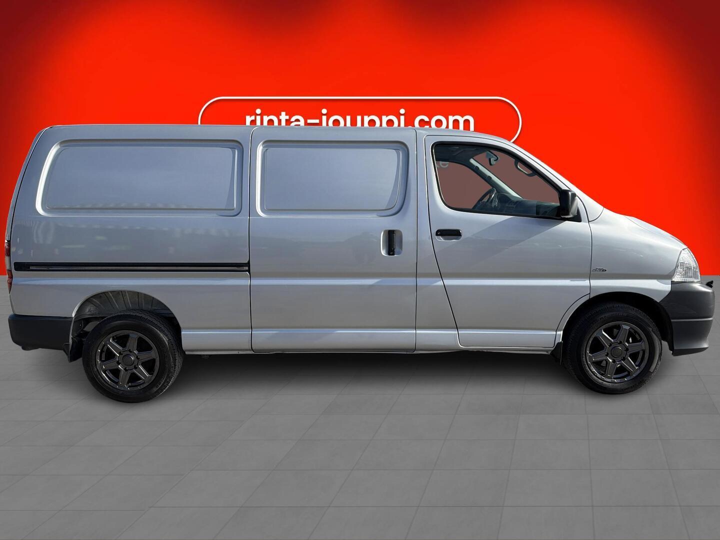 TOYOTA HIACE 2010
