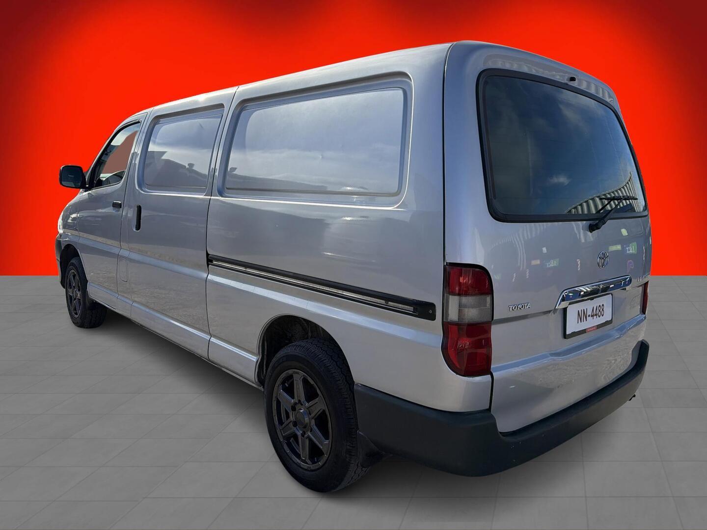 TOYOTA HIACE 2010