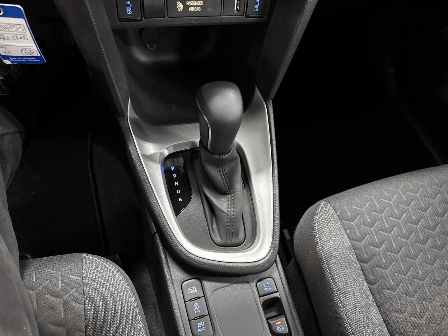 TOYOTA YARIS CROSS 2024