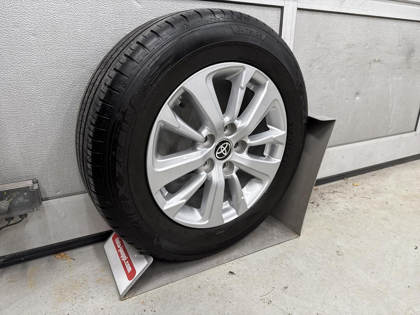 TOYOTA YARIS CROSS 2024