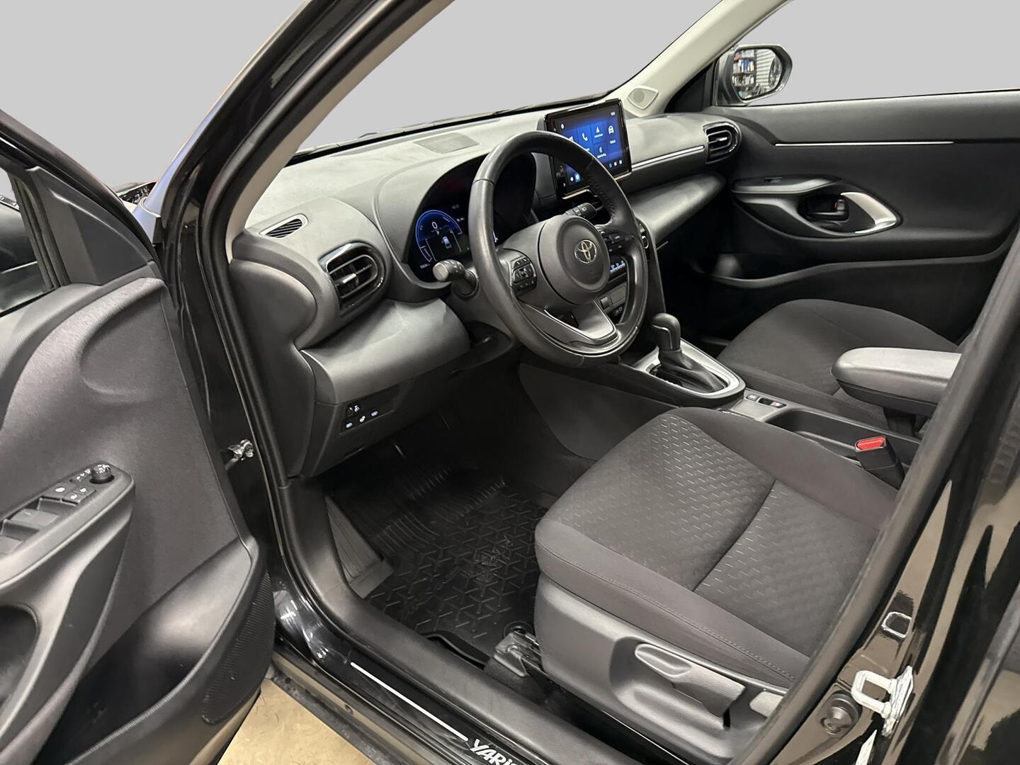 TOYOTA YARIS CROSS 2024