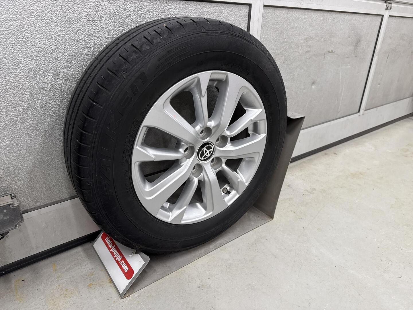 TOYOTA YARIS CROSS 2024