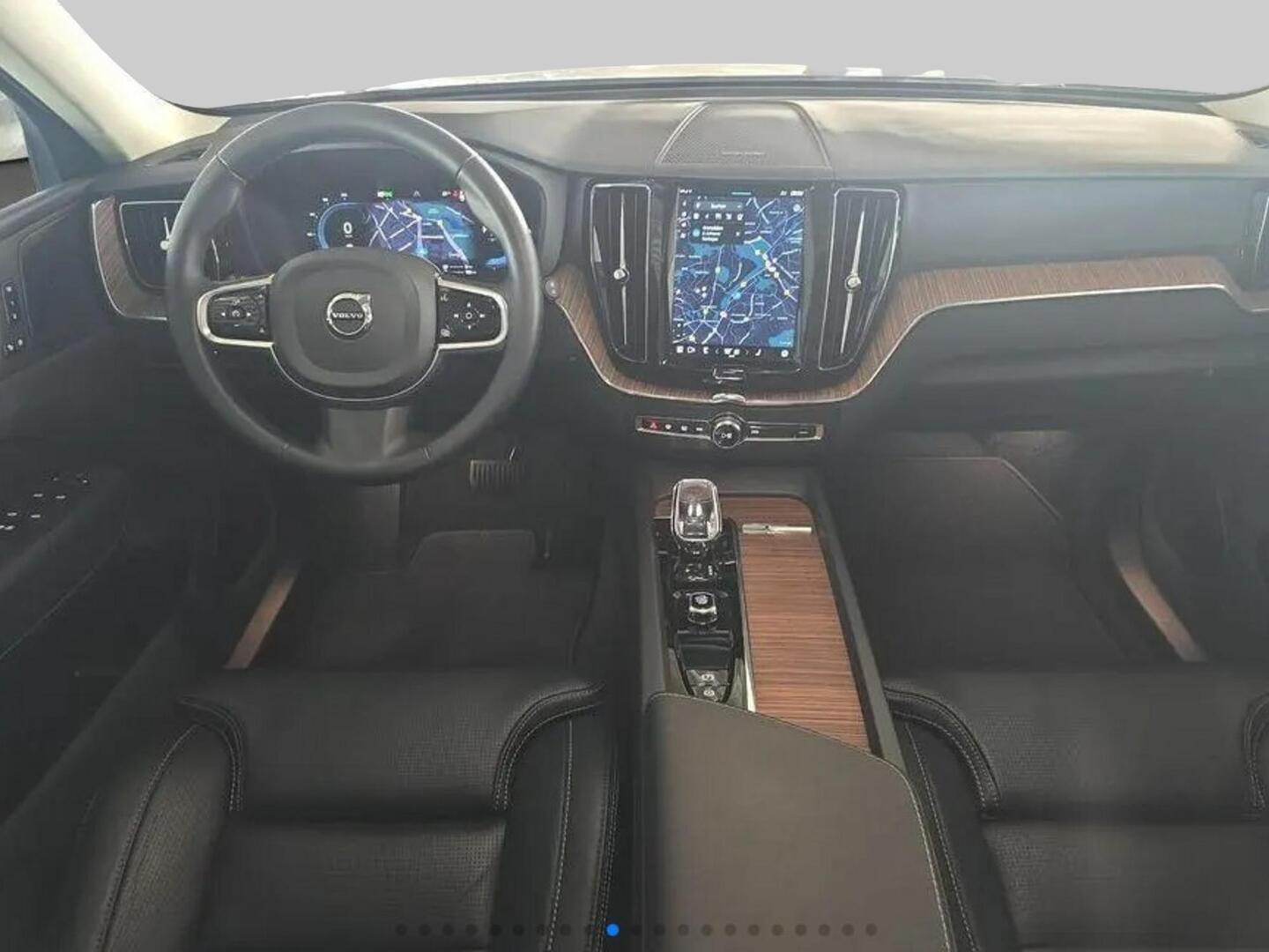 VOLVO XC60 2023