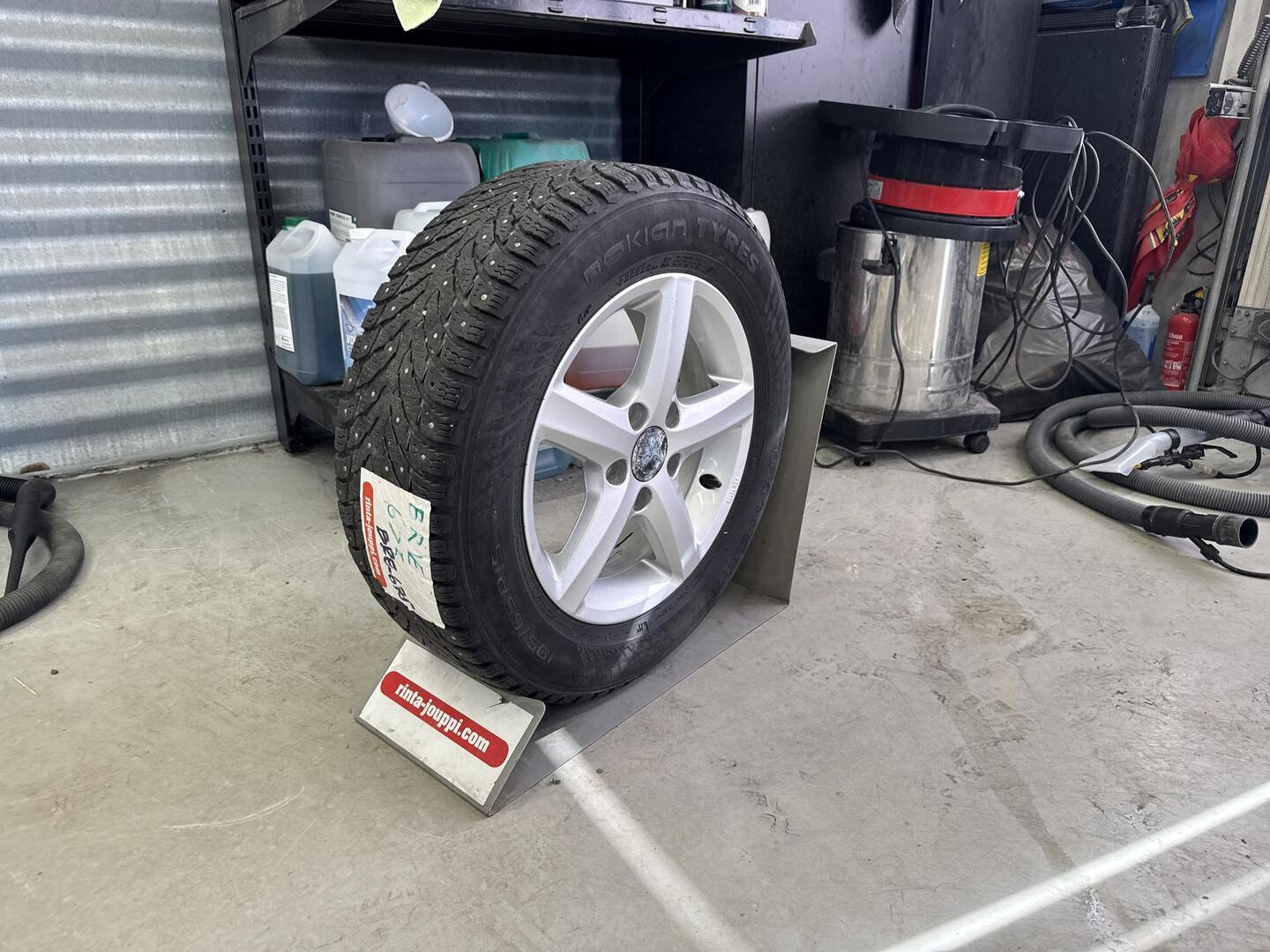 VOLKSWAGEN Golf 2013