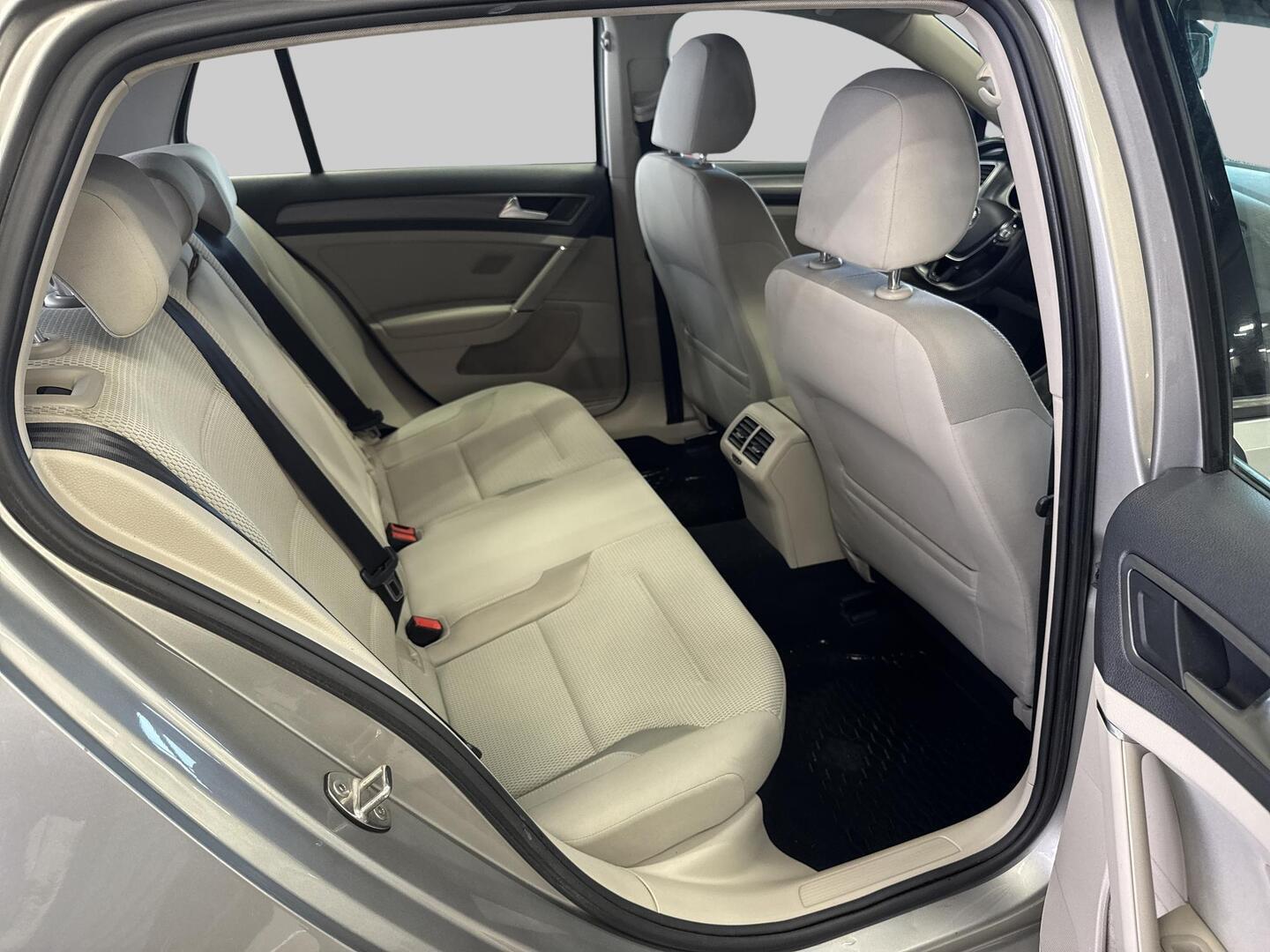 VOLKSWAGEN Golf 2013