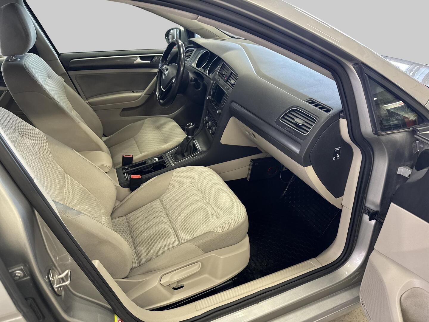 VOLKSWAGEN Golf 2013