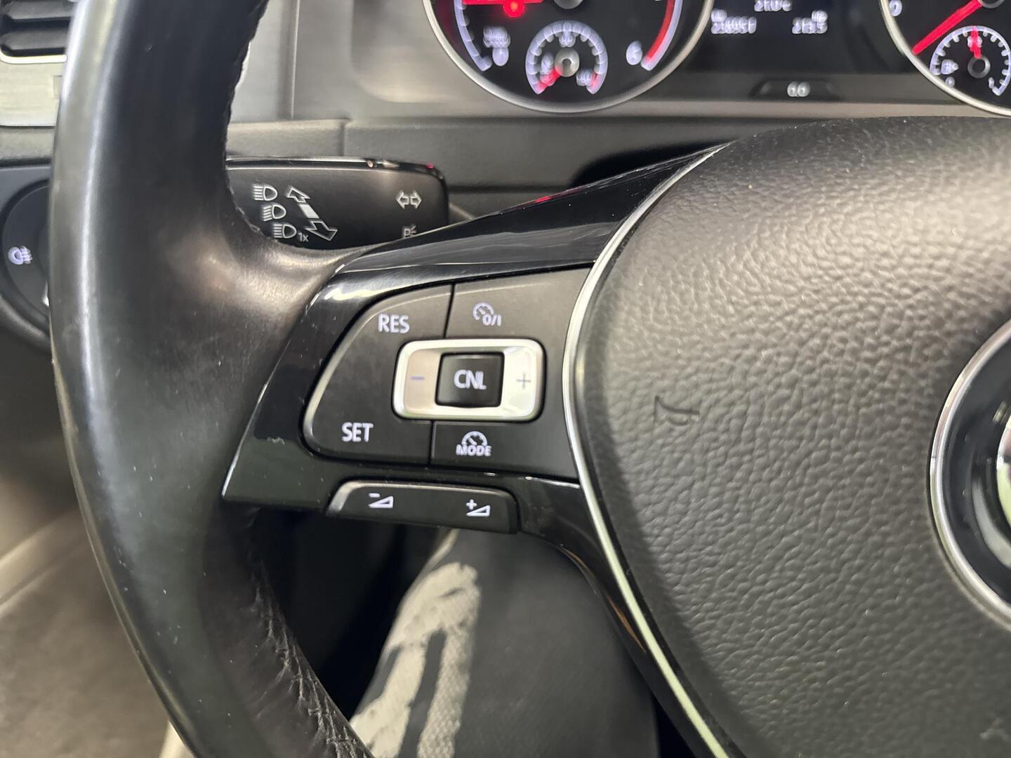 VOLKSWAGEN Golf 2013