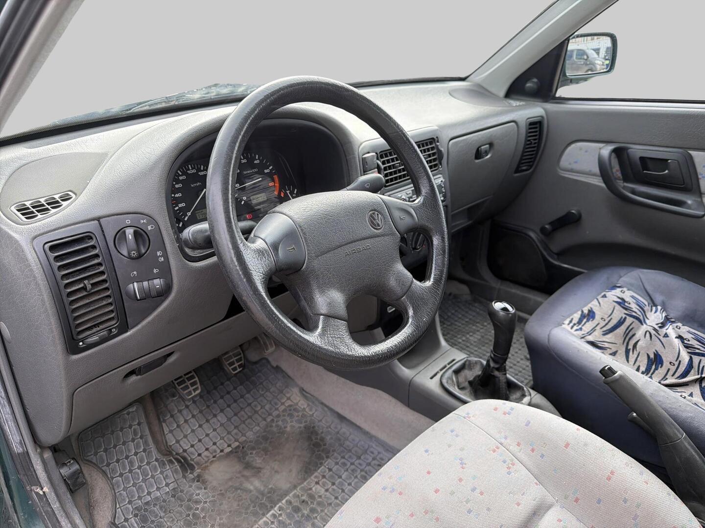 VOLKSWAGEN Polo 1999