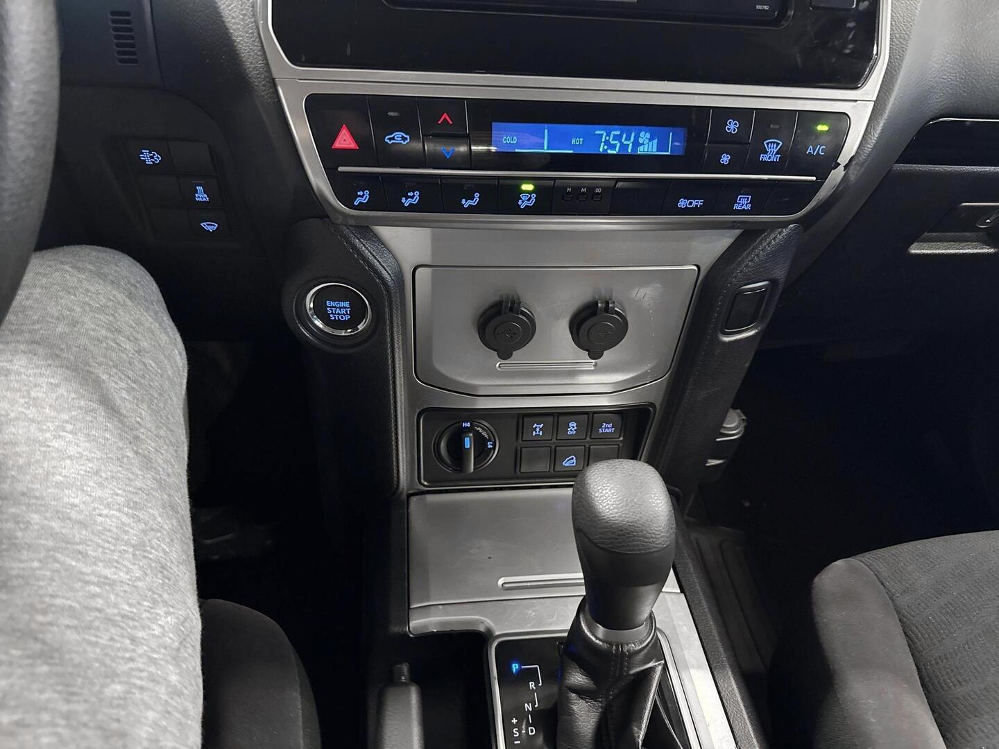 TOYOTA Land Cruiser 2020