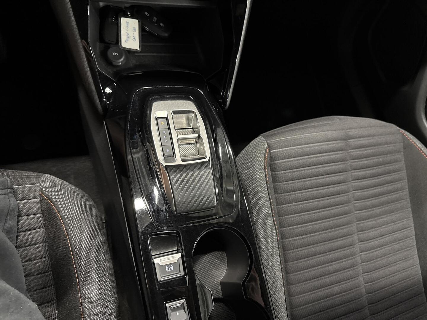 PEUGEOT e-2008 2023