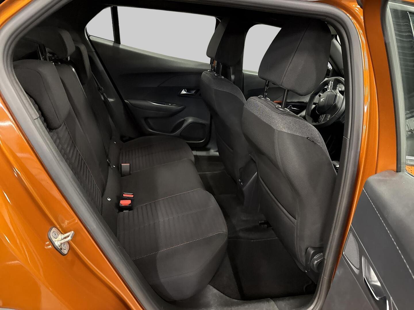 PEUGEOT e-2008 2023