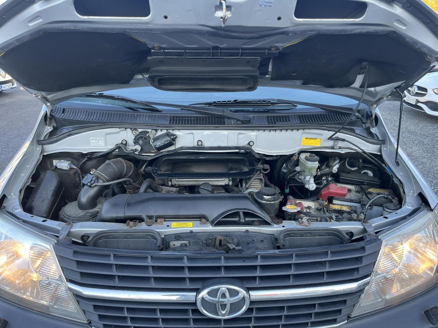 TOYOTA HIACE 2010