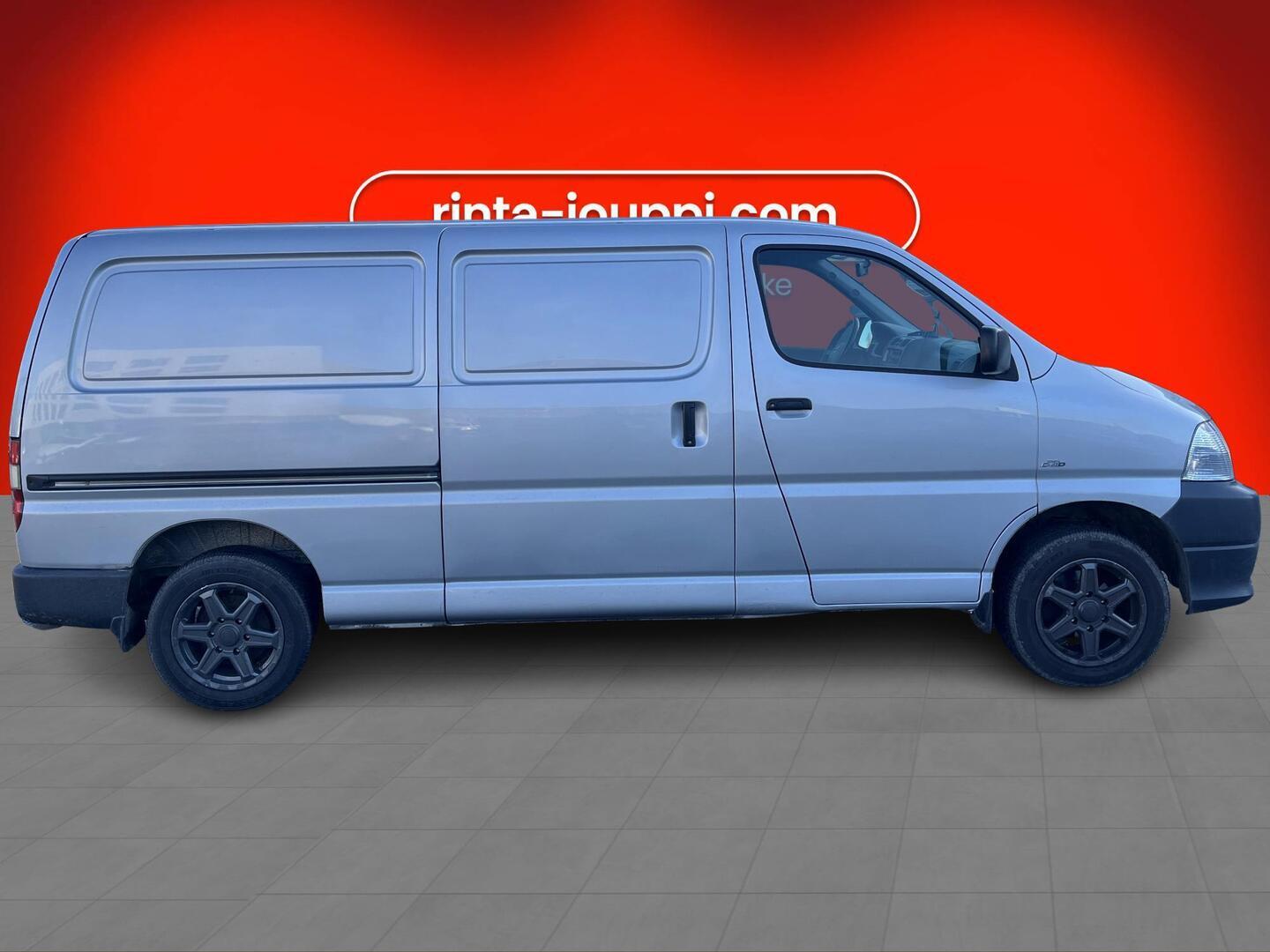TOYOTA HIACE 2010