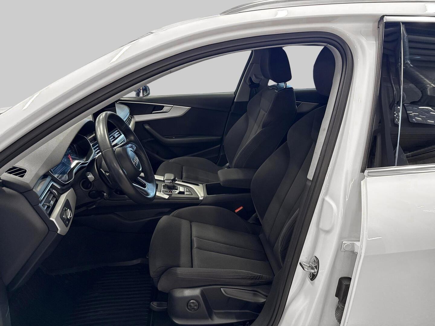 AUDI A4 2019