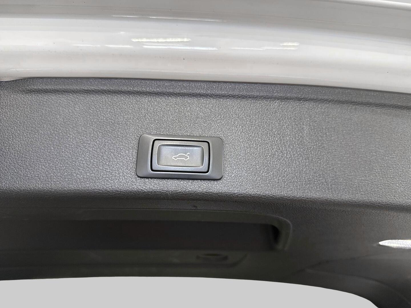 AUDI A4 2019
