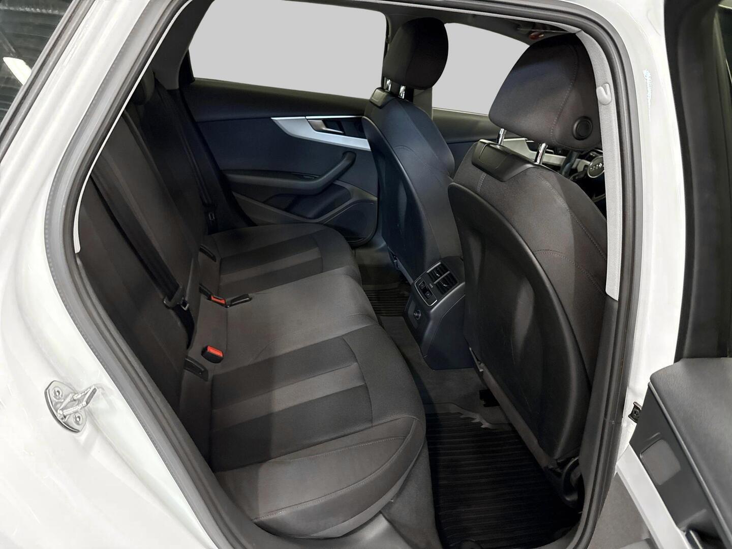 AUDI A4 2019