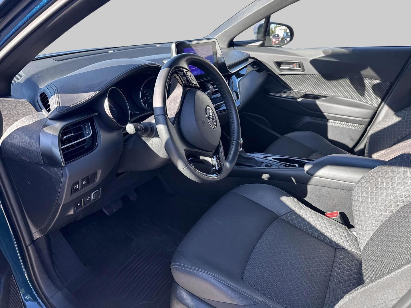 TOYOTA C-HR 2023