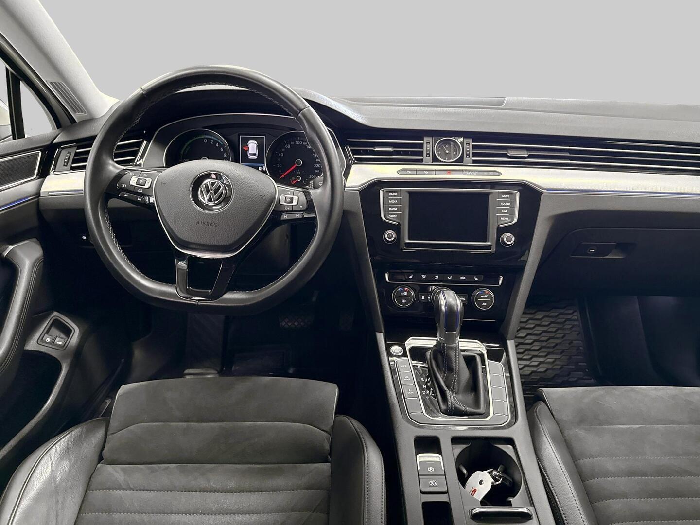 VOLKSWAGEN Passat 2016