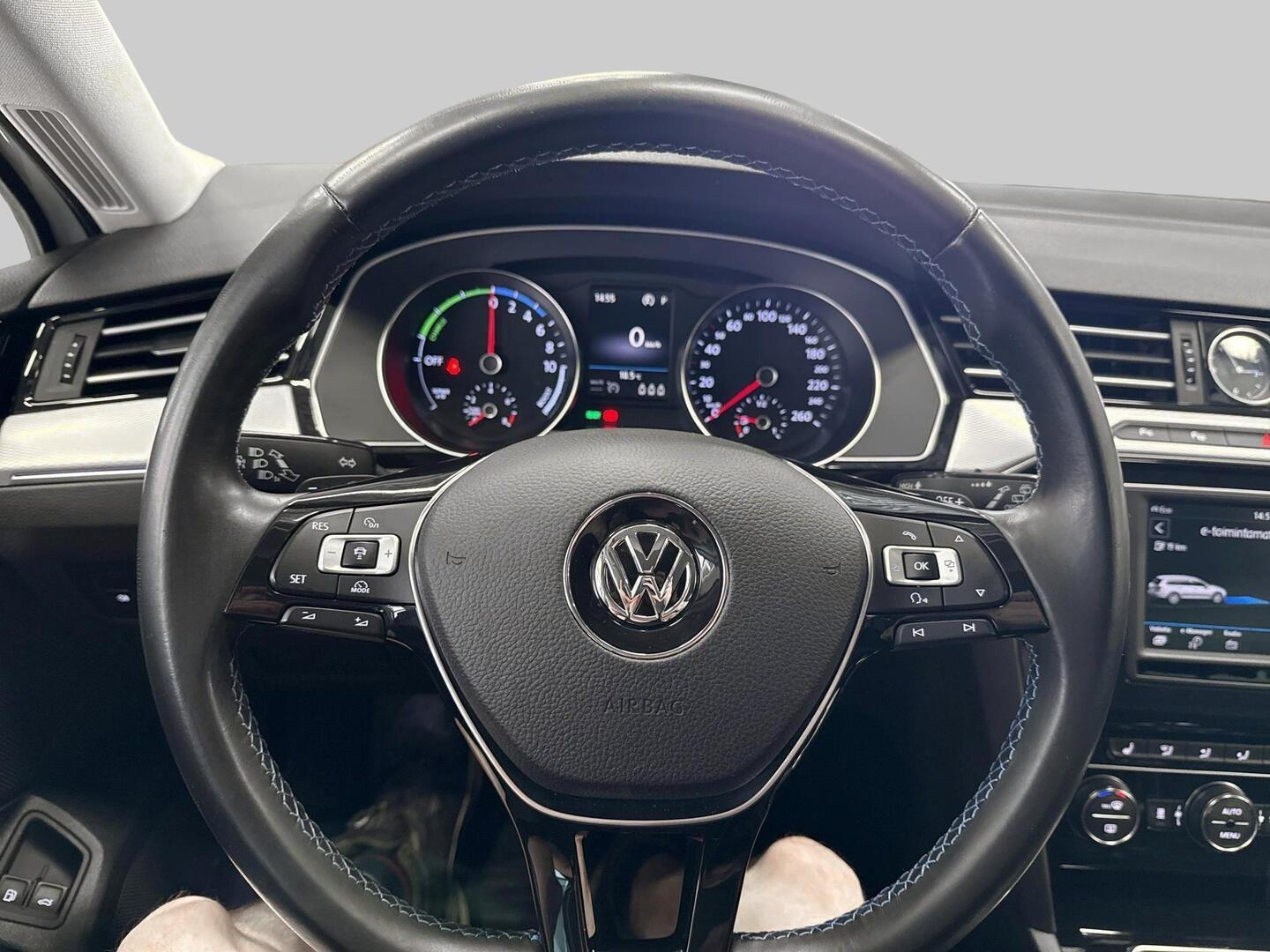 VOLKSWAGEN Passat 2016