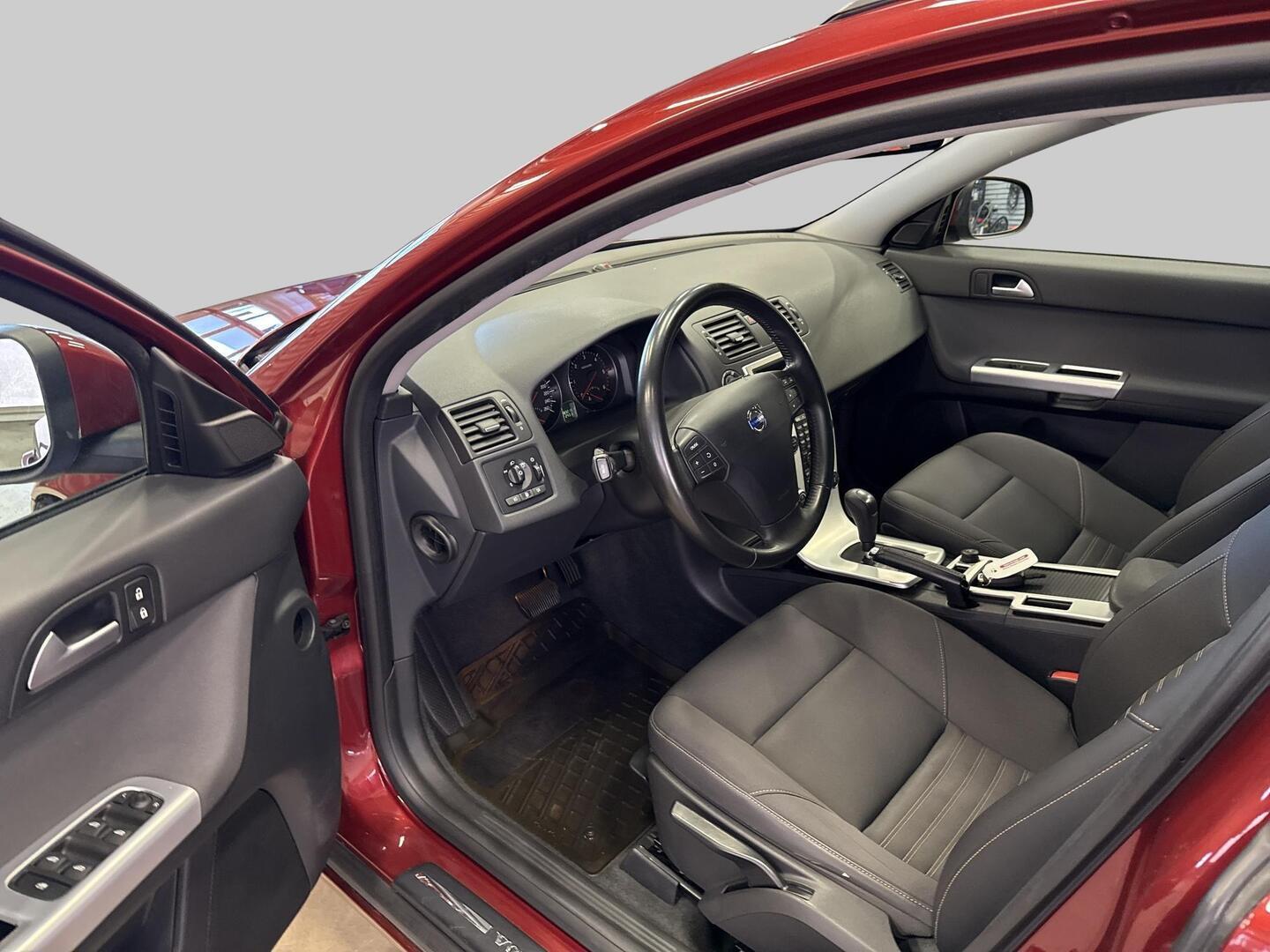 VOLVO V50 2011