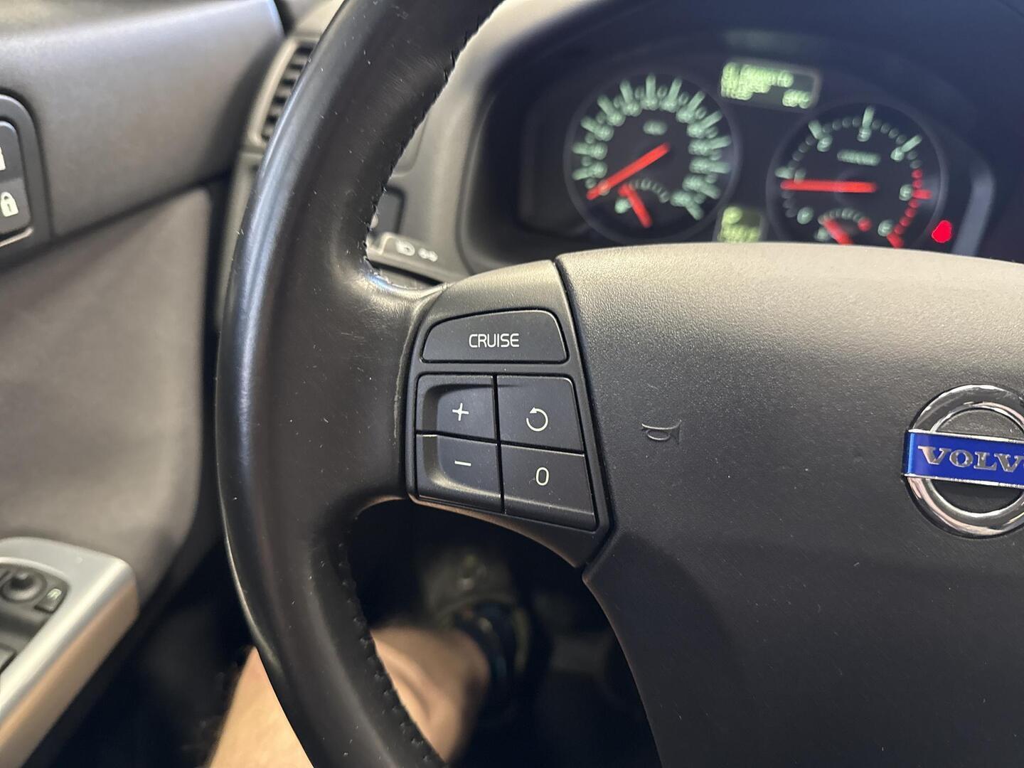 VOLVO V50 2011