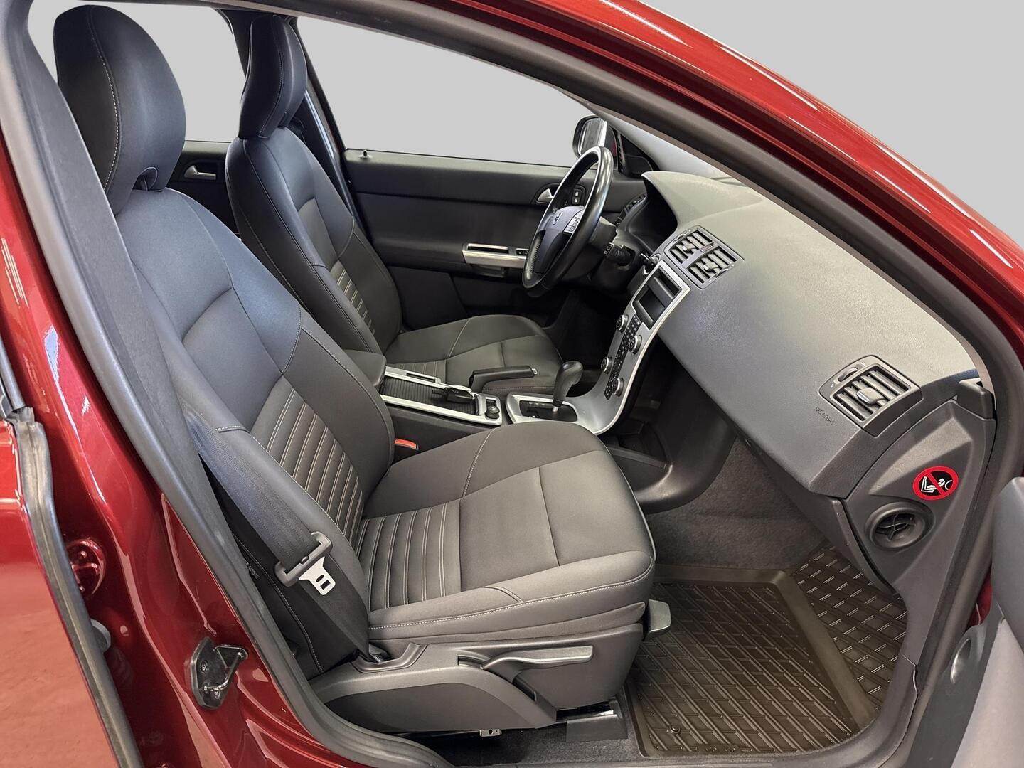 VOLVO V50 2011