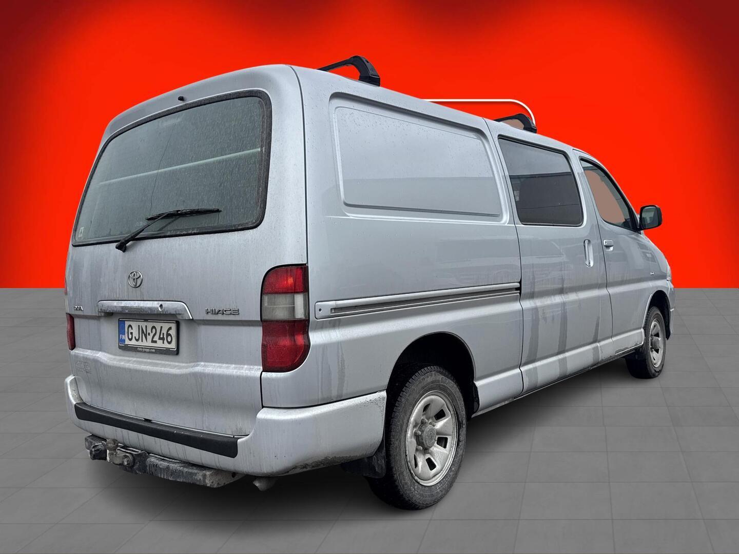 TOYOTA Hiace 2011