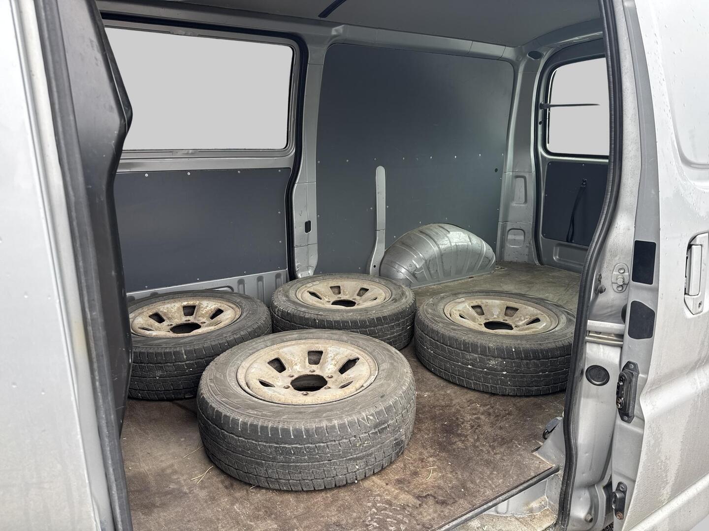 TOYOTA Hiace 2011