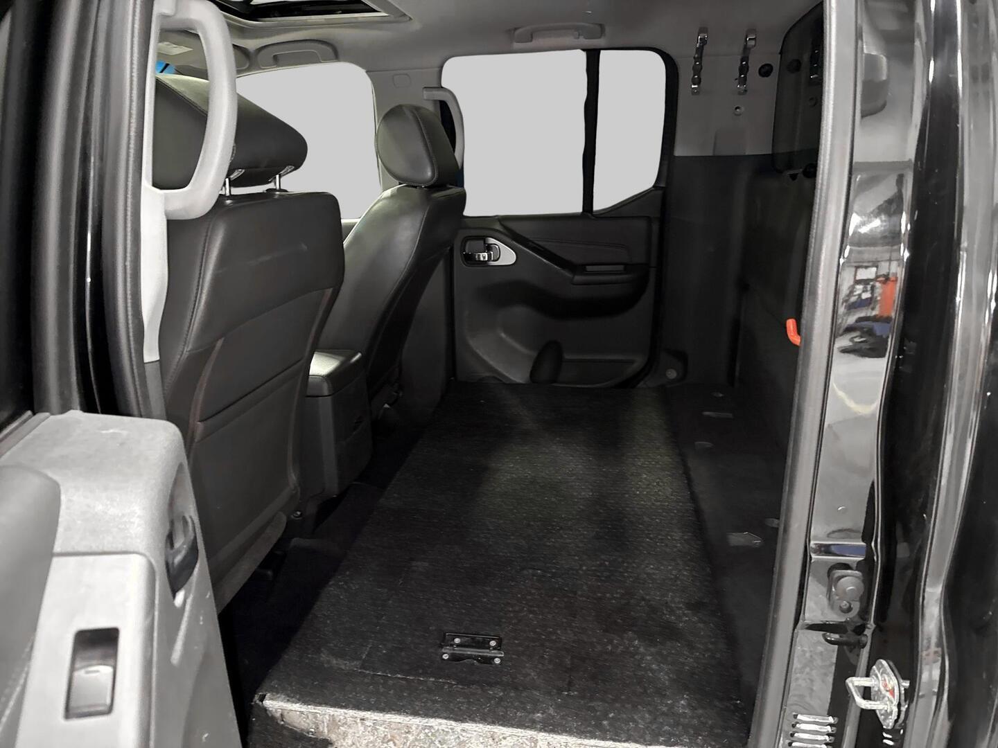 NISSAN Navara 2012