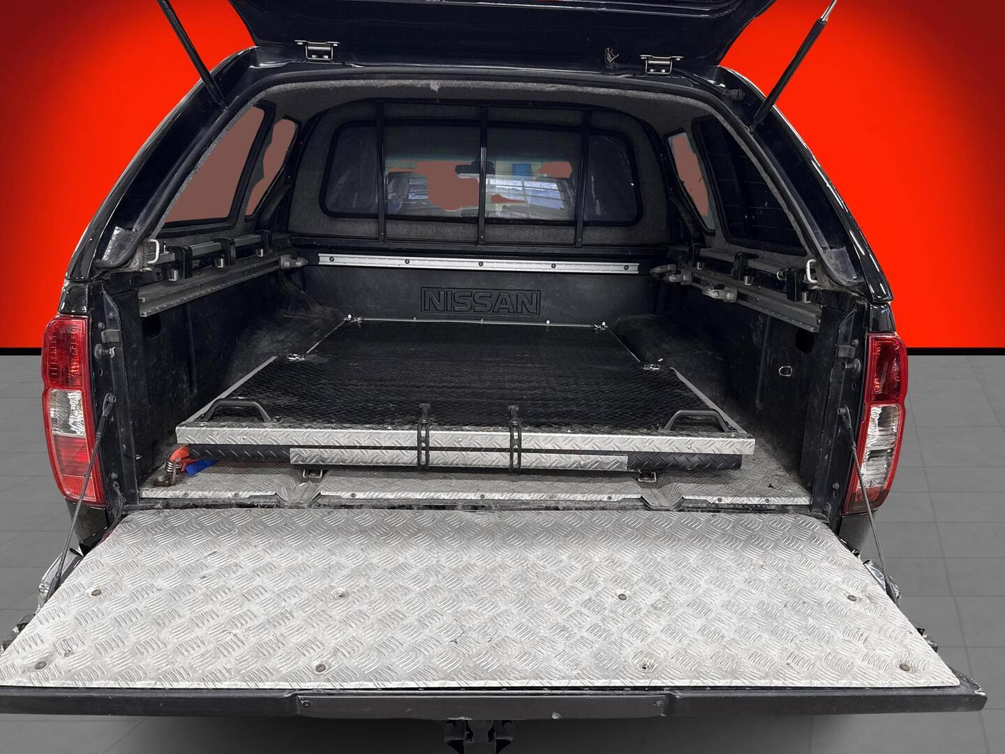 NISSAN Navara 2012