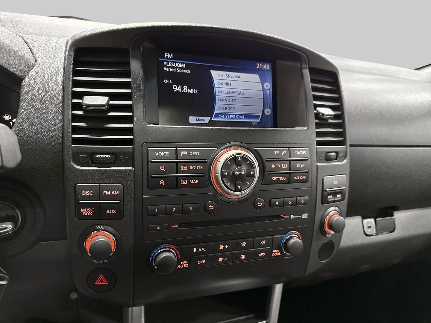 NISSAN Navara 2012