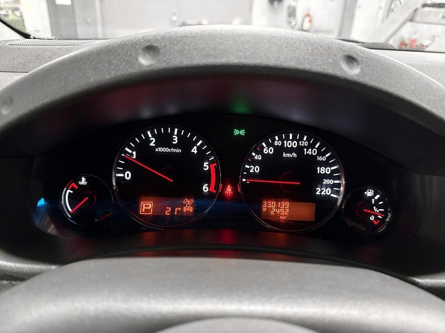 NISSAN Navara 2012