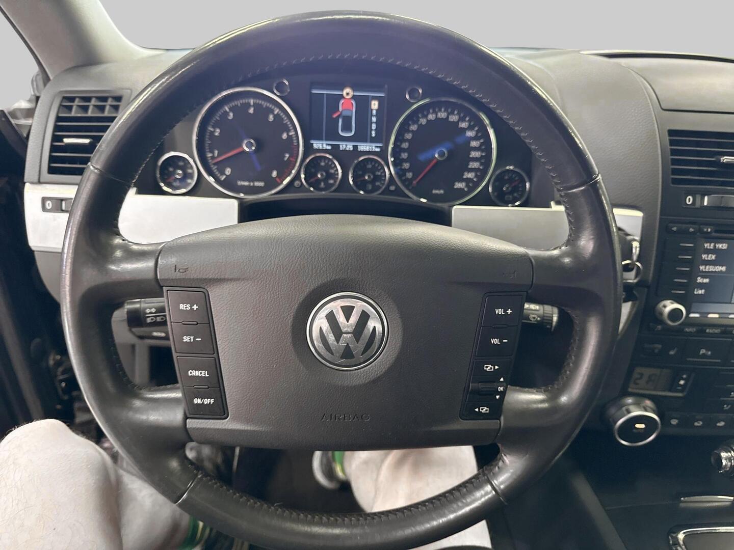 VOLKSWAGEN Touareg 2006