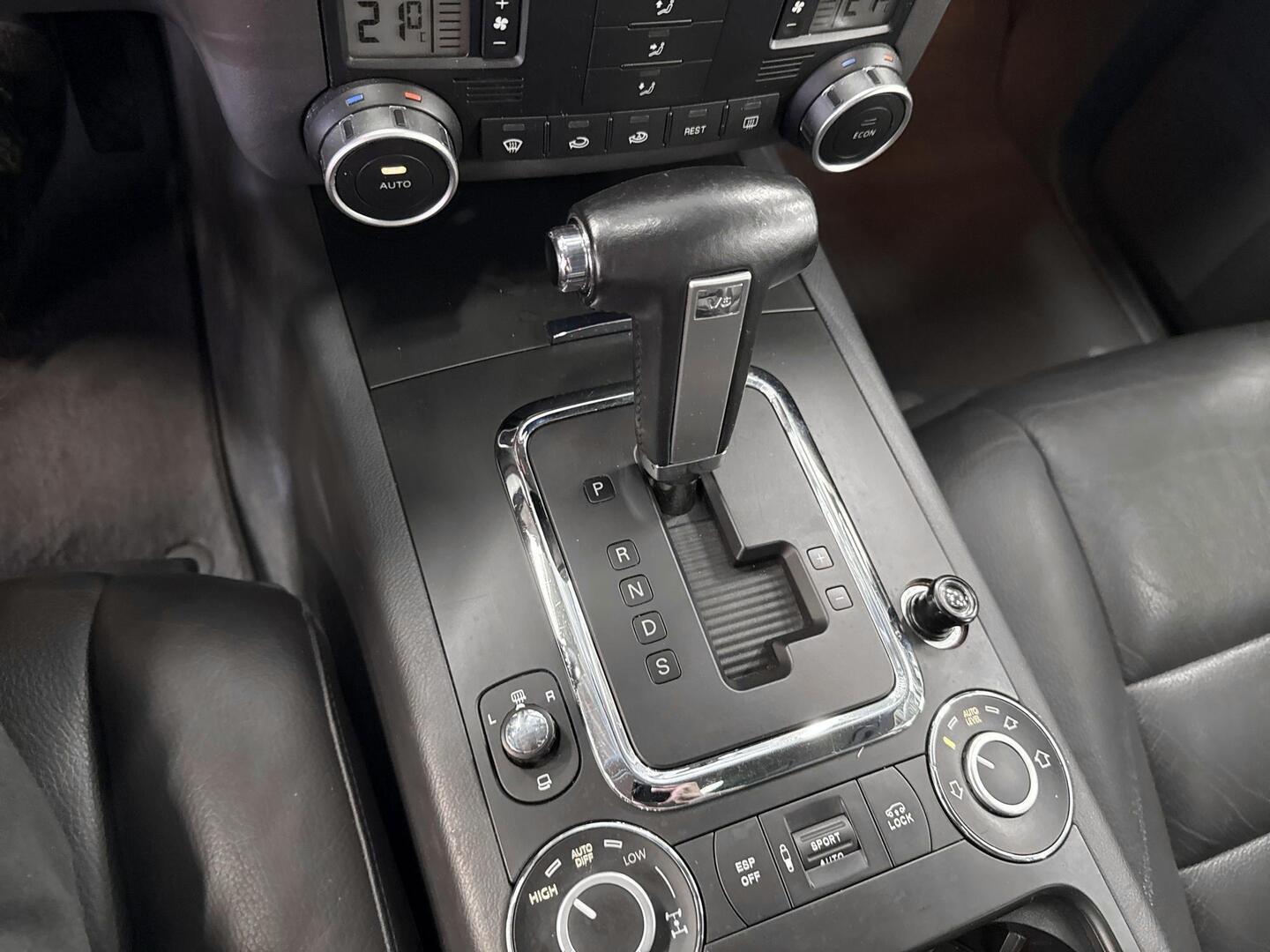 VOLKSWAGEN Touareg 2006