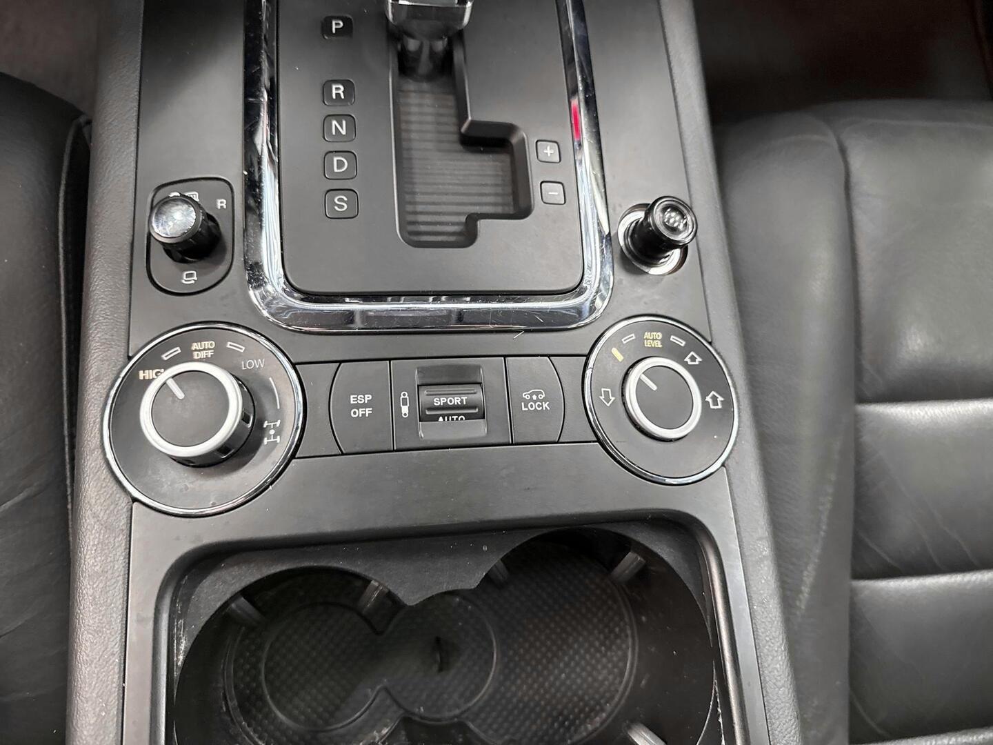 VOLKSWAGEN Touareg 2006