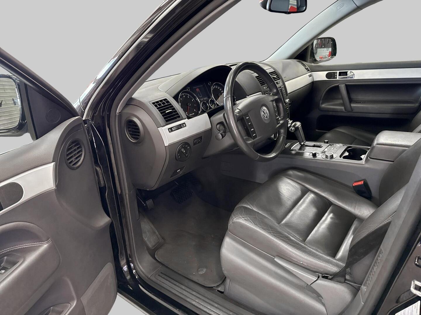 VOLKSWAGEN Touareg 2006
