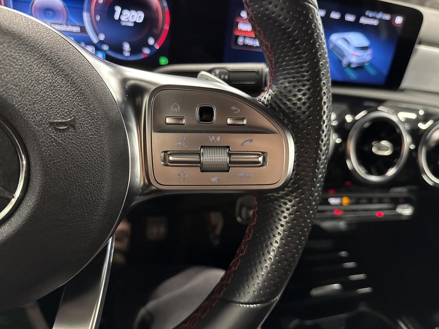 MERCEDES-BENZ A 2020