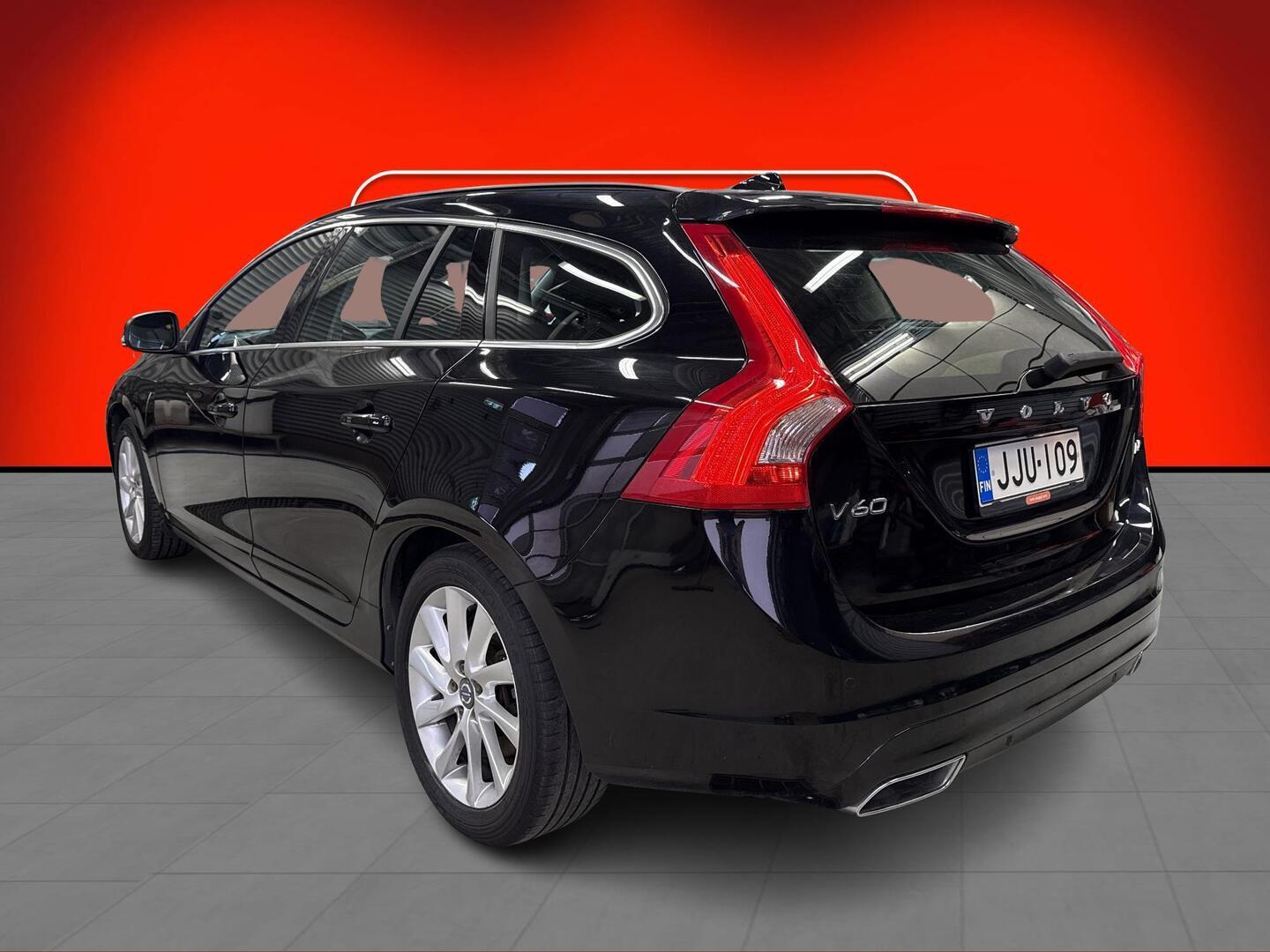 VOLVO V60 2015